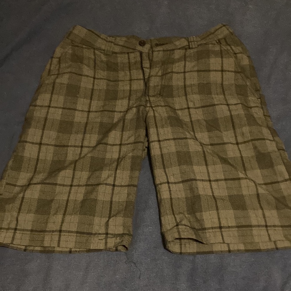 ONeill black/gray plaid shorts